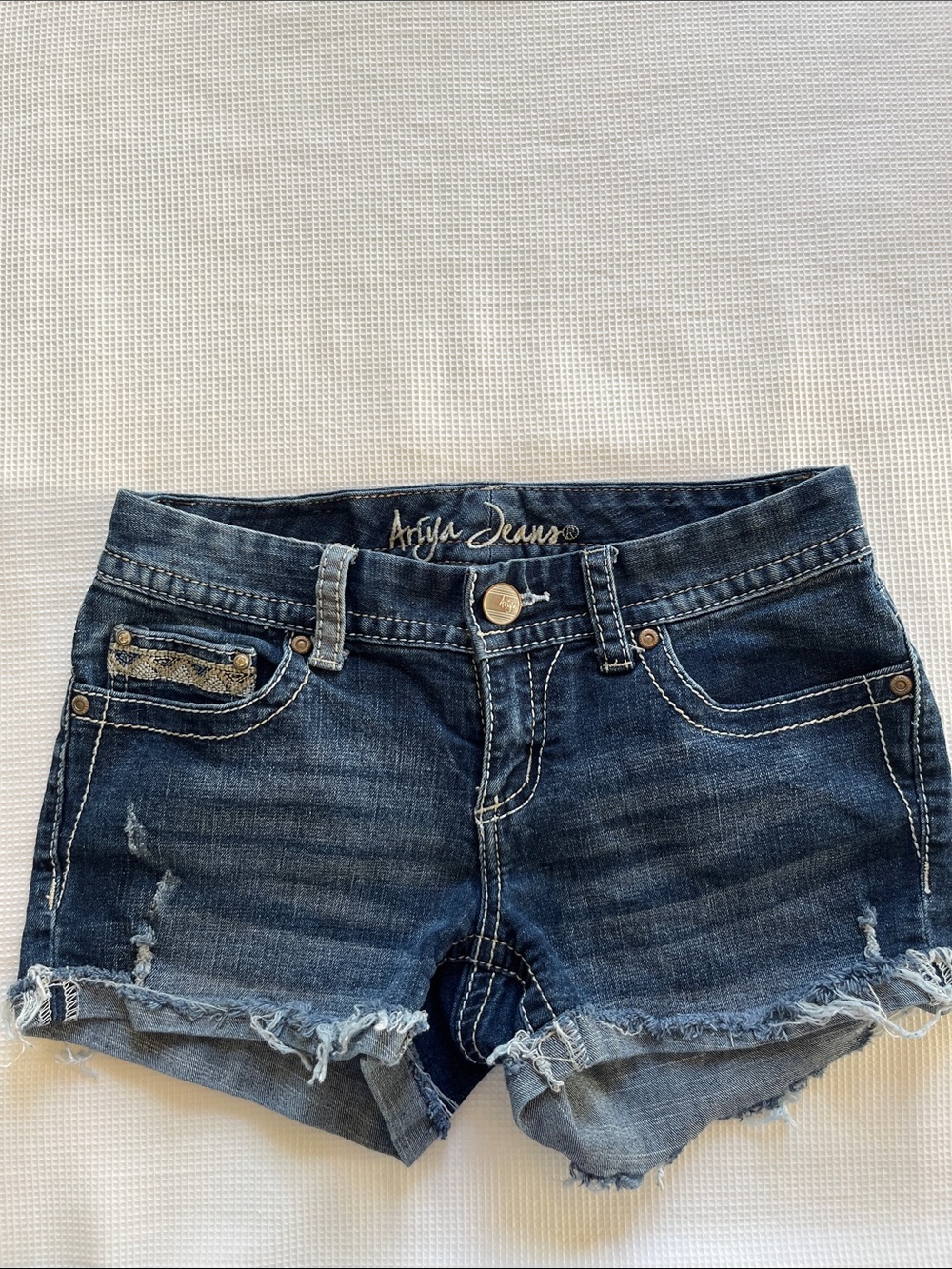Women’s Dark Wash Denim Cutoff Shorts embroidered size 3/4 slightly stretchy